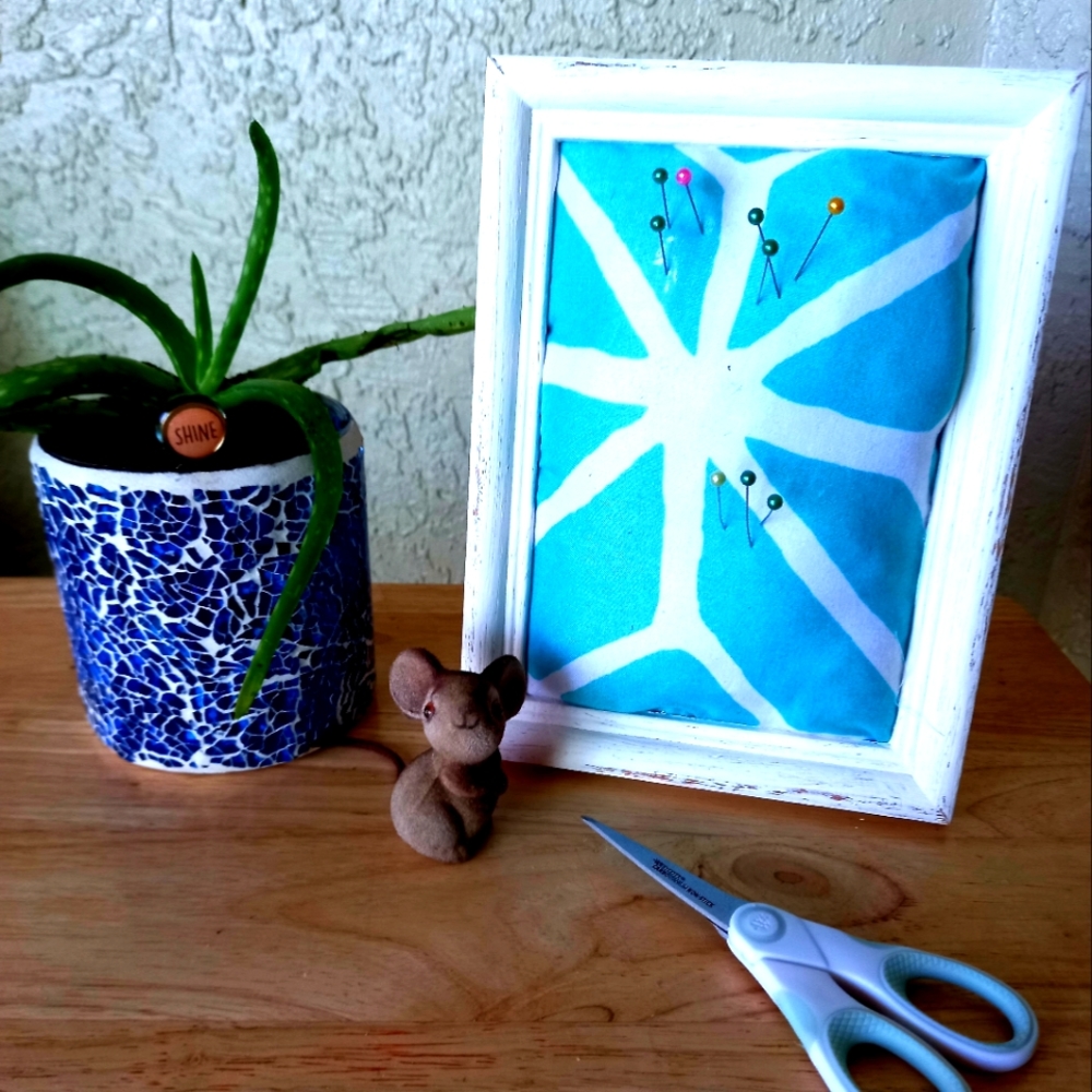 PHOTO FRAME pin cushion! Turquoise & White Start Burst design, Retro Pins